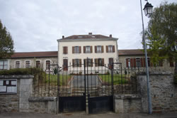 Around Les Salles Lavauguyon